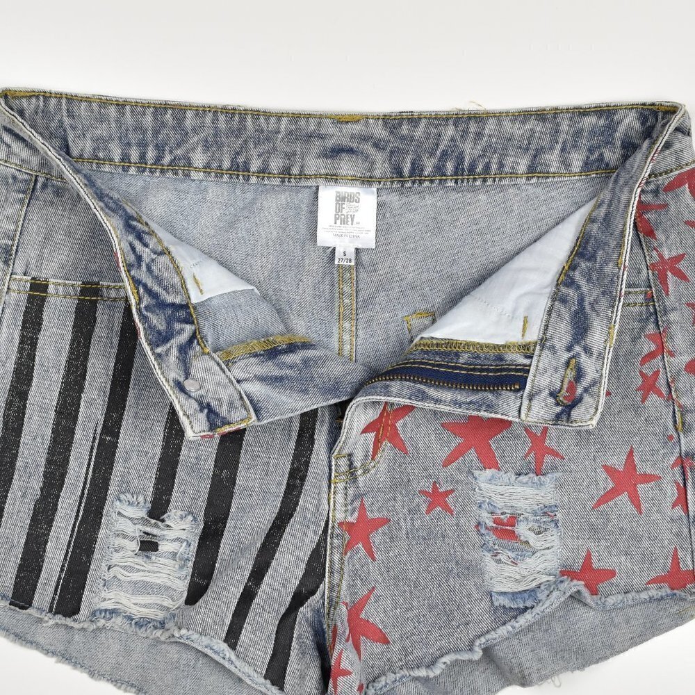 Birds of Prey Denim Stars Stripes Shorts S 27/28 - Picture 2 of 5